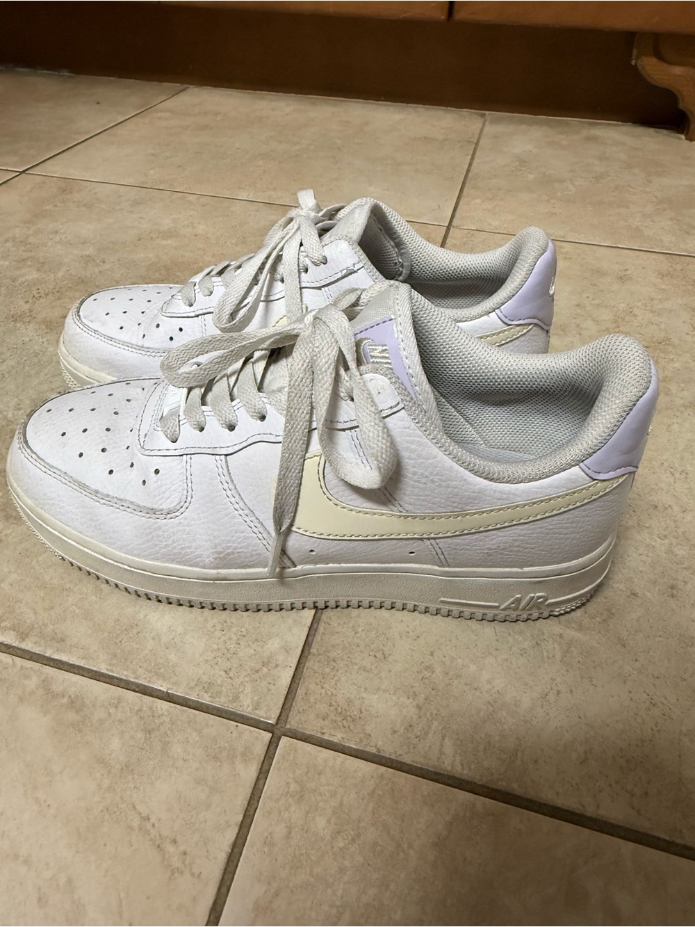 Nike Women's Low-Top Sneakers in White with Cream and Light Purple Accents